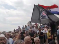 POVAMPIRENO USTAŠTVO: Pogledajte kako svećenik brani pozdrav 'Za dom spremni' dok mu masa aplaudira (VIDEO)