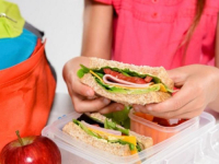 RECEPTI ZA ZDRAVE UŽINE ZA ŠKOLARCE: Od hladne salate do tortilja sendviča sa piletinom i mozzarellom