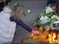 HILJADE GRAĐANA OKUPLJENO U SUZAMA: Beograđani na Cvetnom trgu odaju počast stradalima u masakru na Vračaru (FOTO)