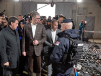 VUČIĆ ZAPLIJENIO, PA ĆE PROSLIJEDITI DALJE: Pogledajte kakvo su naoružanje građani Srbije držali u svojim kućama (FOTO)