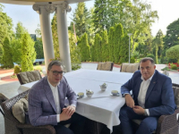 DOĐI U PET DO PET: Vučić i Dodik poziraju - 'Sigurno da nismo Englezi'