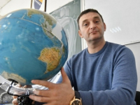PROFESOR IZ SARAJAVA VEDRAN ZUBIĆ ODRŽAO LEKCIJU: 'Ne može svako dijete biti Tesla i Džeko! Ako te nisam zagrlio makar deset puta, nisi ni bio moj učenik' (VIDEO)