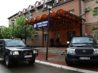 BEZ ZASTOJA NA PRELAZIMA JARINJE I BRNJAK: Na sjeveru Kosova trenutno mirno, policija blokira prilaze zgradama Općina