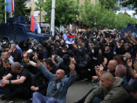 ZVANIČNO IZ NATO-a: U Zvečanu povrijeđeno 30 vojnika KFOR-a, trojica ranjena vatrenim oružjem