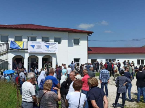 U FBiH NE POSTOJI ZAKON O ZAŠTITI ŽRTAVA RATNE TORTURE: Obilježena 31. godišnjica formiranja logora Trnopolje, najpoznatijeg po obimnosti zločina