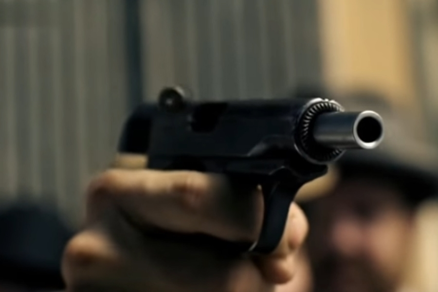 Пистолет с челкой. Угроза оружием. Угрожающие 3. Риски и угрозы экономической безопасности. Уровни угрозы безопасности.