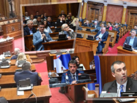 SVE SE TRESE U SKUPŠTINI SRBIJE: Naprednjaci urlaju i prave haos, Milivojević pitao Vučića zašto je montirao sliku iz 'Ribnikara'