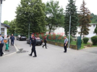 OGORČENI GRAĐANI NA ULICAMA: Pogledajte snimak hapšenja učenika koji je pucao u školi u Lukavcu (VIDEO)