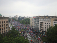 DA LI ĆE ŽELJKO MITROVIĆ POBJEĆI GLAVOM BEZ OBZIRA: Prvi put u Srbiji protesti protiv nasilja dva dana zaredom, a prvi put je planiran i dolazak ispred zgrade...