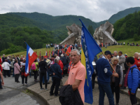OBILJEŽENA 80. GODIŠNJICA BITKE NA SUTJESCI: Na stotine antifašista iz Hrvatske, Slovenije, Crne Gore, Slovenije, Srbije i BiH stiglo na Tjentište (FOTO)