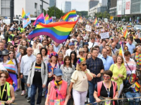 VIŠE HILJADA LJUDI NA ULICAMA GLAVNOG GRADA: Poljaci marširali za prava LGBTQ osoba, među njima i gradonačelnik Varšave