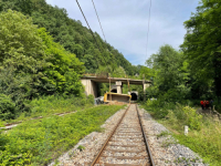 TEŠKA NESREĆA U BiH: Kamionom sletio s nadvožnjaka na željezničku prugu, vozač prevezen u bolnicu