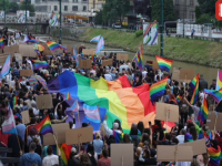 LICEMJERSTVO I RENESANSA: Ljudska prava između 'zelenih krezubih botova' i 'pedera i bludnika' (FOTO)