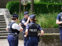 STRAVA U FRANCUSKOJ: Djevojčica ubijena dok se igrala na ljuljački, upucani i njezini roditelji...