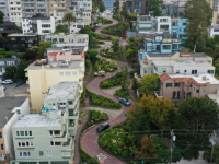 MJESTO SNIMANJA MNOGIH FILMSKIH SCENA: Evo kako danas izgleda najpoznatija krivudava ulica na svijetu (VIDEO)