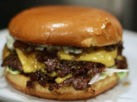 'SMASHED' BURGER - NAJPOPULARNIJI OD SVIH: Priprema se potpuno drugačije, a okus je fantastičan (VIDEO)