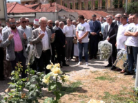 LENDO U MOSTARU POLOŽIO CVIJEĆE I ODAO POČAST POGINULIM BORCIMA ARBiH: 'Danas se Mostarci i građani BiH sjećaju našeg Hujketa i ostalih heroja' (VIDEO)