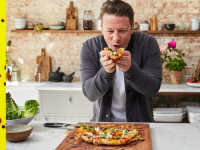 RECEPT JAMIEJA OLIVERA ZA SAVRŠENO TIJESTO ZA PIZZU: Prije svega, pomiješajte brašno i so u...
