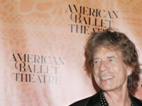 FRONTMEN ROLLING STONESA U AKCIJI: Mick Jagger ljubi 43 godine mlađu djevojku, snimljeni su na crvenom tepihu...