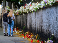 HITNO JE POZVANA POLICIJA: Stravičan detalj među cvijećem ispred beogradske škole u kojoj je počinjen masakr...