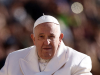 ZAVRŠENA TROSATNA OPERACIJA PAPE: Kratkim priopćenjem se oglasio i Vatikan, 'operacija je bila...'
