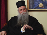 ANDREJ NIKOLAIDIS: Nakon Joanikijevog zapaljivog govora, vjernici umjesto ka Kosovu pohrlili ka plažama