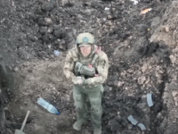 HODAO JE KAO ZOMBI: Kako se ruski vojnik predao ukrajinskom dronu (VIDEO)