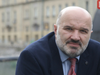 ŠOKANTAN I EMOTIVAN ISTUP SENADA PEĆANINA: 'Odlučio sam da sa današnjom konferencijom okončam moj višedecenijski javni angažman u praćenju i analiziranju politike!'