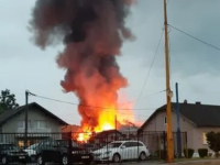 DRAMATIČNO U TEŠNJU: Vatrena stihija zahvatila jednu od hala italijanske firme