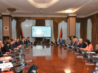 BAHATA VLADA RS-a VUČE OČAJNIČKE POTEZE: U kreditima do guše, traži nove modele finansiranja, kako ne bi bilo...