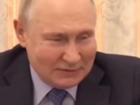 SNIMAK MUCANJA ŠIRI SE MUNJEVITOM BRZINOM: Putin se smrznuo na pitanje o Željeznom generalu (VIDEO)