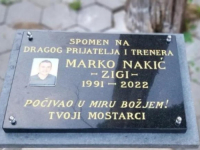 OMILJENI TRENER IZ MOSTARA: Podignuta spomen ploča, prije godinu dana napustio nas je  Marko Nakić Zigi