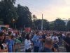 NAPETO ISPRED TV PINK: Demonstranti bacali toalet papir na zgradu, Mitrović puštao muziku