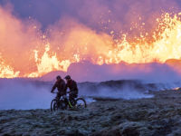 NA OKO TRIDESET KILOMETARA OD GLAVNOG GRADA ISLANDA: Vulkan Fagradalsfjall izbacuje lavu (FOTO)