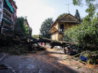 SJEVER ITALIJE JE SINOĆ TEŠKO POSTRADAO: Stabla drobila automobile, ima žrtvava, pogledajte horor prizore iz Gardalanda (FOTO, VIDEO)