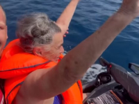 'LIJEČIMO REUMU U IGALU': Stanivuković se vozio na skuteru sa svojom bakom Gospom (VIDEO)