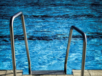 TRAGEDIJA U ŠPANIJI: U bazenu se utopili otac i sin, komšija pronašao tijela kako plutaju