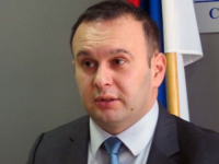 LJUBIŠA ĆOSIĆ NAKON ŠTO JE VLADA KS UKLONILA TABLU S LAŽNIM NATPISOM: Tražit će da je vrate...