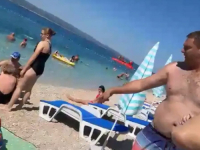 DRAMA NA PLAŽI U BAŠKOJ VODI: Sukobili se gost i koncesionar, letjela je ležaljka