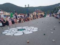 'NEMA TE NA KAHVI': Performansom u Goraždu odata počast žrtvama genocida u Srebrenici