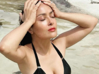 PROSLAVILA 'DAN BIKINIJA': Salma Hayek počastila pratitelje fotografijom za pamćenje (FOTO)