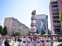 SJEĆANJE NA GENOCID U SREBRENICI: Katalonski 'ljudski tornjevi' na Trgu Barcelone u Sarajevu