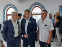 NA KOLEKTIVNU DŽENAZU U KOZARAC STIGLI BEĆIROVIĆ, IZETBEGOVIĆ, LENDO...: Kolona s posmrtnim ostacima ove dvije žrtve ispraćena je u srijedu iz Identifikacionog centra Šejkovača
