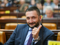 LJUBO NINKOVIĆ ZATEČEN: 'Draško Stanivuković je zaključao pečat, zbog njega ne mogu da radim'