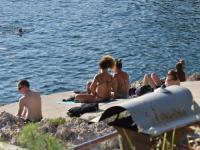 I MORE U HRVATSKOJ 'PROKLJUČALO': Turisti se ovih dana teško mogu osvježiti čak i u vodi
