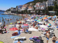KAKO JE POČELA SEZONA U JEDINOM BH. GRADU NA MORU: Hrvati masovno dolaze u Neum zbog visokih cijena u svojoj državi