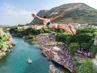 DANAS JE MOSTAR CENTAR DRŽAVE: Na redu su 457. skokovi sa Starog mosta, svi pričaju o mladoj mostarskoj zvijezdi