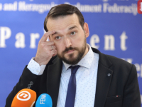 MOŽE SE ZBOG NEKOLIKO HILJADA KM PONEKAD I PRESPAVATI U PARLAMENTU: Admir Čavalić - 'Mogla je to uraditi i ranije'