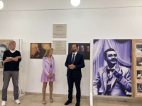 VELIKI GLUMAČKI BARD: Izložbom posvećenom Reihanu Demirdžiću započele Pozorišne igre u Jajcu