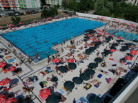 'NEŠTO KAO MAKARSKA': Načelnik Efendić se pohvalio 'krcatim' bazenom na Dobrinji (FOTO)